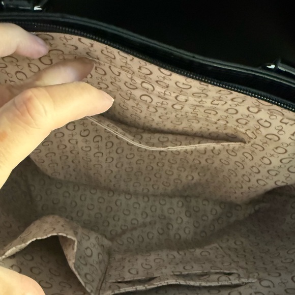 Authentic Patent Guess Purse Black Large Hand Bag Travel Work - Picture 3 of 11